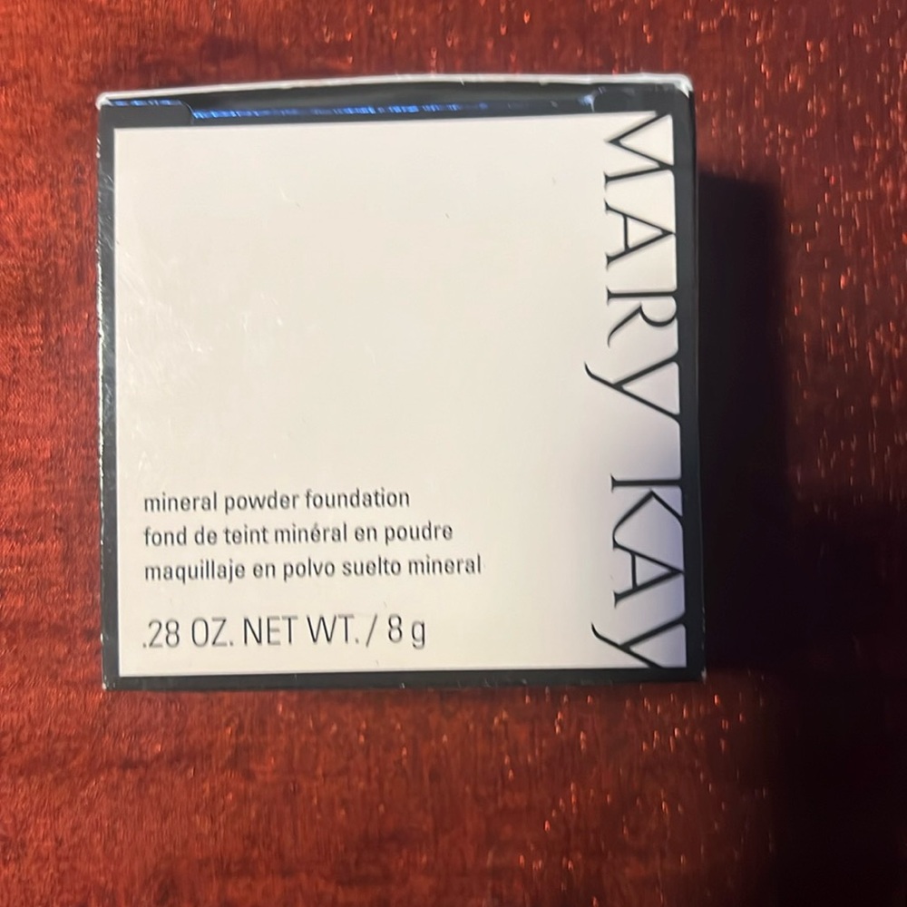 Mary Kay Mineral Powder Foundation NEW